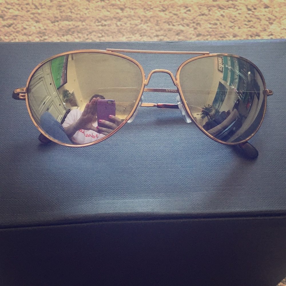 🕶 Mirror aviators